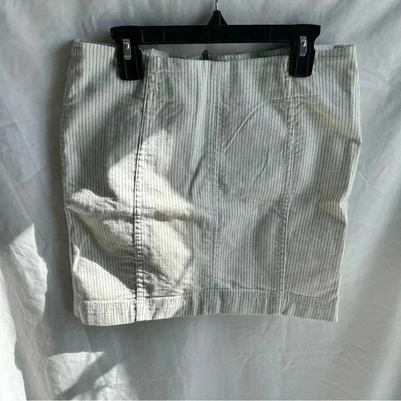 Free People White & Black Pinstripe Short Mini Skirt Size 6 - Picture 1 of 3